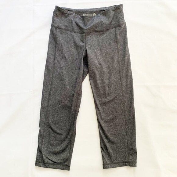5/$25 Old Navy active crop length leggings - S - Picture 1 of 6